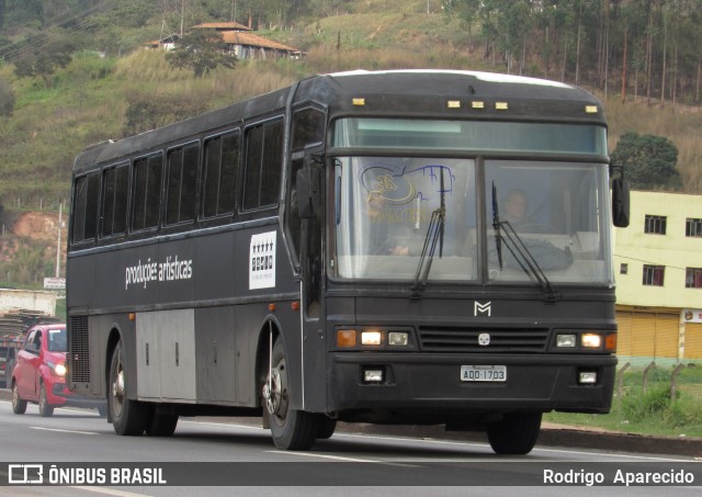 Ônibus Particulares 1703 na cidade de Conselheiro Lafaiete, Minas Gerais, Brasil, por Rodrigo  Aparecido. ID da foto: 6125368.