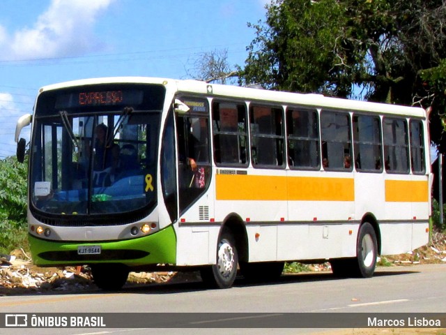 Ônibus Particulares 9544 na cidade de Satuba, Alagoas, Brasil, por Marcos Lisboa. Número da foto: #6128143.