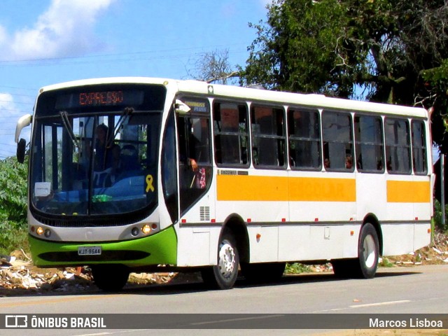 Ônibus Particulares 9544 na cidade de Satuba, Alagoas, Brasil, por Marcos Lisboa. ID da foto: 6128143.