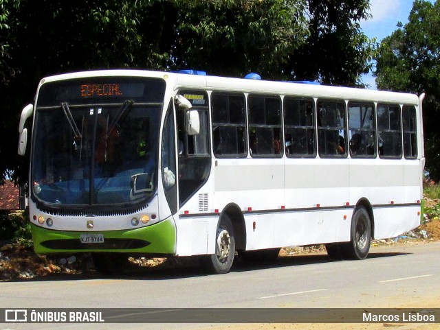 Ônibus Particulares KJT9744 na cidade de Satuba, Alagoas, Brasil, por Marcos Lisboa. Número da foto: #6128135.