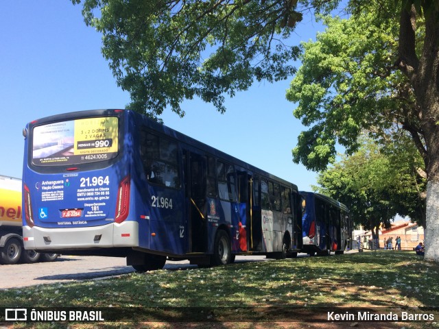 Viação Osasco 21.964 na cidade de Carapicuíba, São Paulo, Brasil, por Kevin Miranda Barros. Número da foto: #6129152.