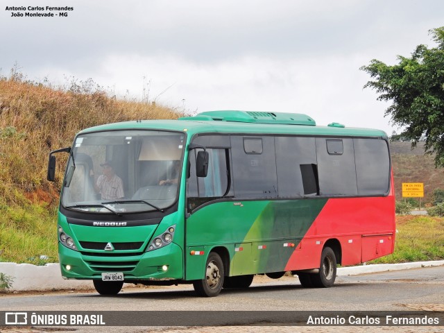 Ônibus Particulares 8042 na cidade de João Monlevade, Minas Gerais, Brasil, por Antonio Carlos Fernandes. Número da foto: #6128869.