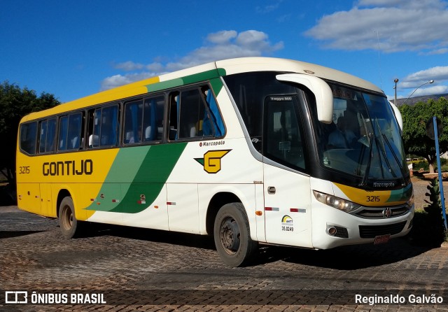 Empresa Gontijo de Transportes 3215 na cidade de Urandi, Bahia, Brasil, por Reginaldo Galvão. ID da foto: 6087675.