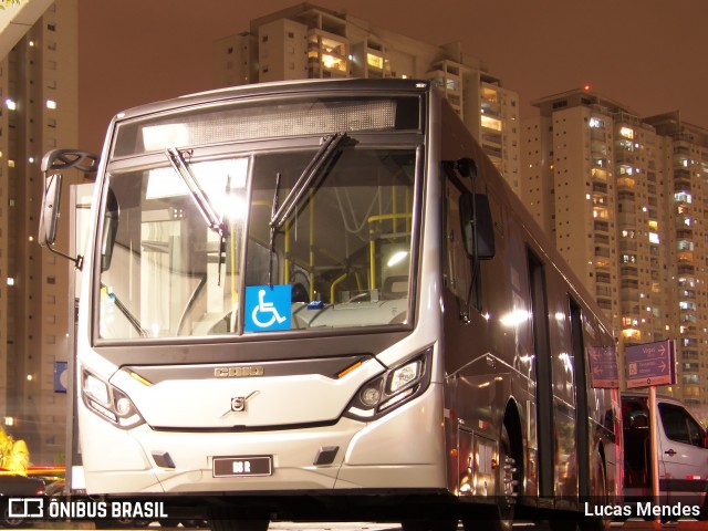 Volvo na cidade de São Paulo, São Paulo, Brasil, por Lucas Mendes. Número da foto: #6087907.