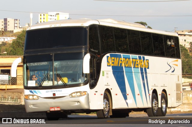 Sem Fronteiras Turismo 1250 na cidade de Conselheiro Lafaiete, Minas Gerais, Brasil, por Rodrigo  Aparecido. Número da foto: #6088981.