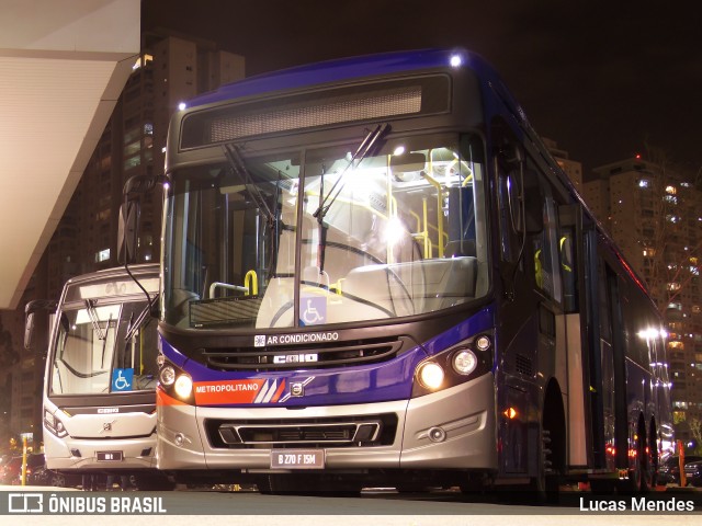 Volvo  na cidade de São Paulo, São Paulo, Brasil, por Lucas Mendes. Número da foto: #6087938.