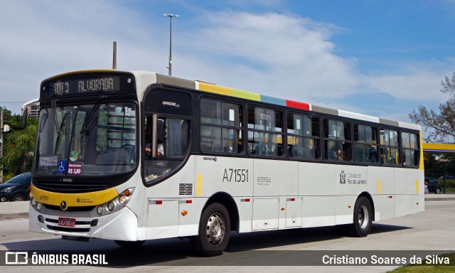 Viação Nossa Senhora das Graças A71551 na cidade de Rio de Janeiro, Rio de Janeiro, Brasil, por Cristiano Soares da Silva. Número da foto: #6090841.