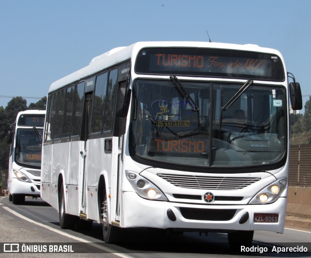Ônibus Particulares 6065 na cidade de Conselheiro Lafaiete, Minas Gerais, Brasil, por Rodrigo  Aparecido. Número da foto: #6136578.