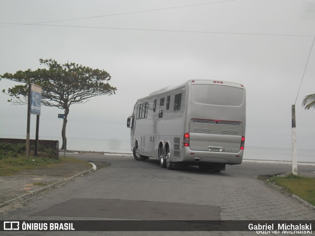 Motorhomes 6783 na cidade de Matinhos, Paraná, Brasil, por Gabriel Michalski. Número da foto: #6155121.
