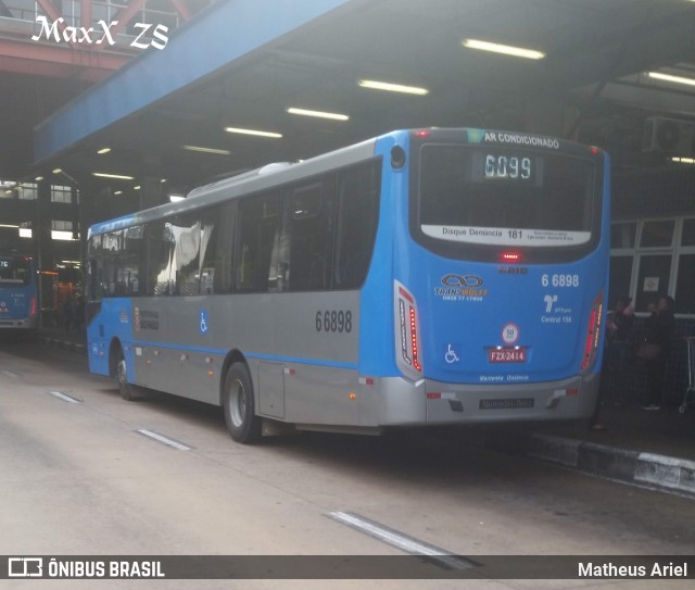 Transwolff Transportes e Turismo 6 6898 na cidade de Brasil, por Matheus Ariel. ID da foto: 6163509.