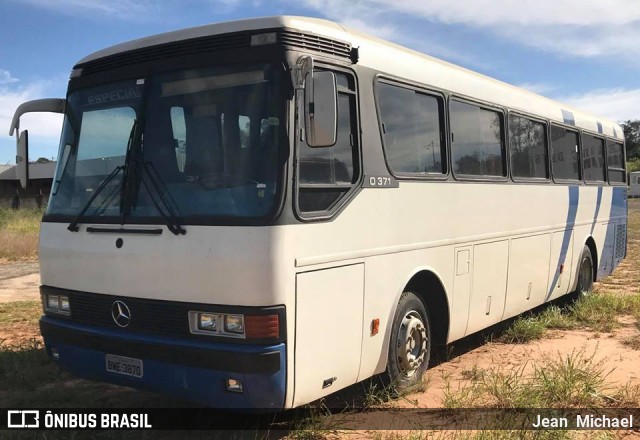 Ônibus Particulares  na cidade de Brasil, por Jean  Michael. ID da foto: 6165672.