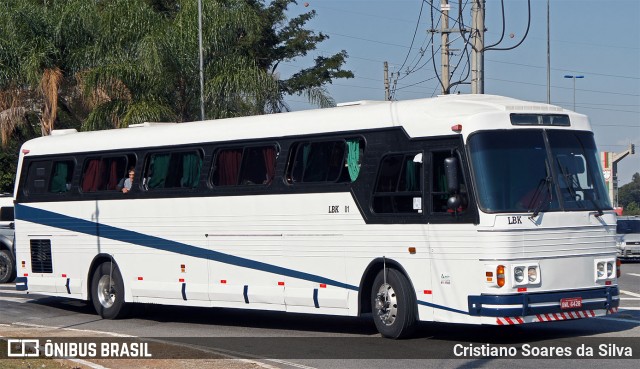 Ônibus Particulares 01 na cidade de São Paulo, São Paulo, Brasil, por Cristiano Soares da Silva. Número da foto: #6168475.