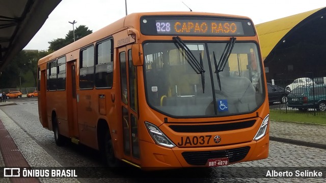 Expresso Azul JA037 na cidade de Curitiba, Paraná, Brasil, por Alberto Selinke. Número da foto: #6168184.