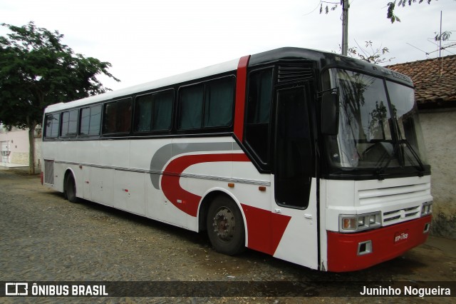 Ônibus Particulares 1759 na cidade de Araçuaí, Minas Gerais, Brasil, por Juninho Nogueira. ID da foto: 6169178.