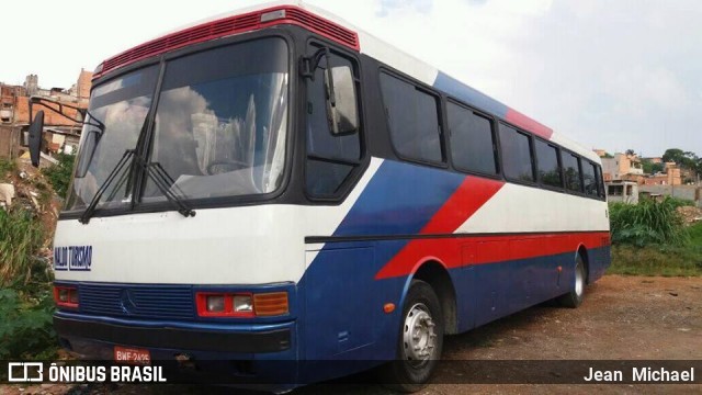 Ônibus Particulares  na cidade de Brasil, por Jean  Michael. ID da foto: 6170317.