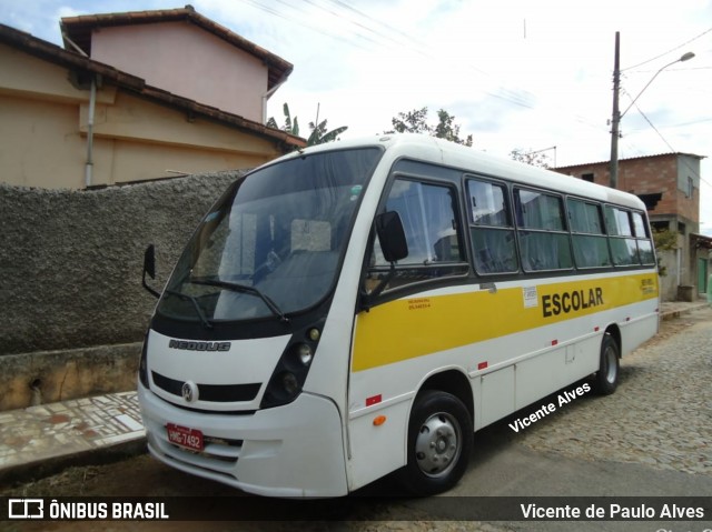 Escolares HMG-7492 na cidade de Matozinhos, Minas Gerais, Brasil, por Vicente de Paulo Alves. Número da foto: #6138126.