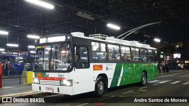 Metra - Sistema Metropolitano de Transporte 7061 na cidade de Santo André, São Paulo, Brasil, por Andre Santos de Moraes. ID da foto: 6176306.