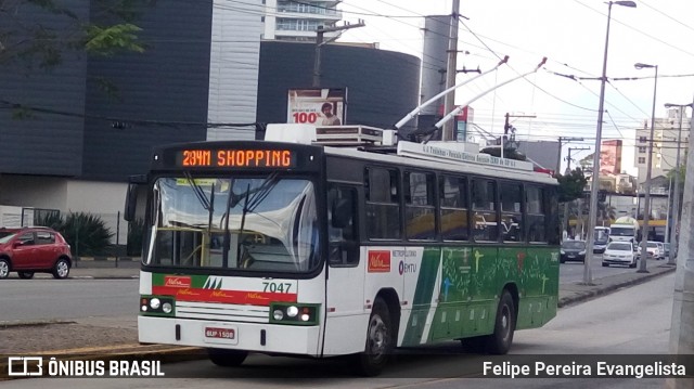 Metra - Sistema Metropolitano de Transporte 7047 na cidade de São Bernardo do Campo, São Paulo, Brasil, por Felipe Pereira Evangelista. Número da foto: #6175670.