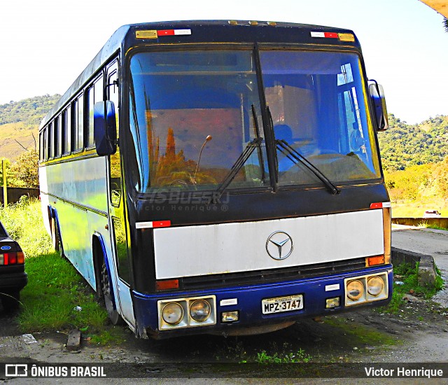 Ônibus Particulares  na cidade de Petrópolis, Rio de Janeiro, Brasil, por Victor Henrique. Número da foto: #6176045.