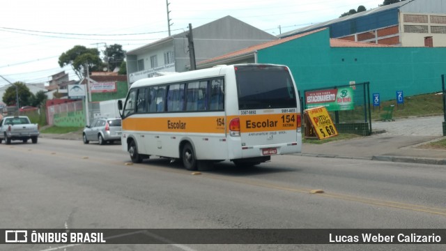 Escolares 154 na cidade de Curitiba, Paraná, Brasil, por Lucas Weber Calizario. Número da foto: #6178536.