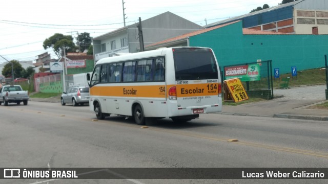 Escolares 154 na cidade de Curitiba, Paraná, Brasil, por Lucas Weber Calizario. ID da foto: 6178536.