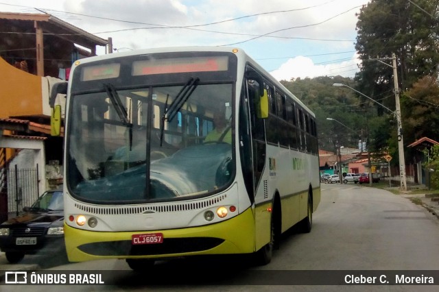 Ônibus Particulares 6057 na cidade de Ribeirão Pires, São Paulo, Brasil, por Cleber C.  Moreira. ID da foto: 6182402.