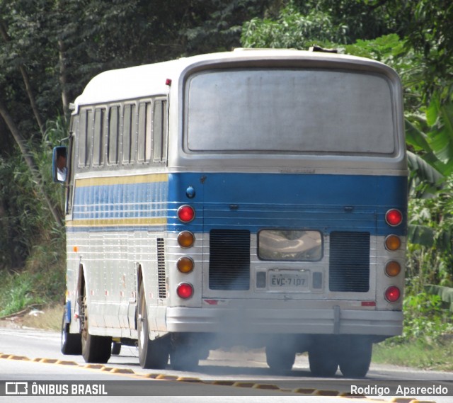 Ônibus Particulares 7107 na cidade de Nova Era, Minas Gerais, Brasil, por Rodrigo  Aparecido. Número da foto: #6183055.