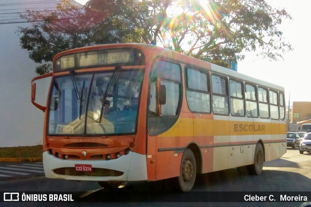 Ônibus Particulares 8 1252 na cidade de Biritiba-Mirim, São Paulo, Brasil, por Cleber C.  Moreira. ID da foto: 6182510.