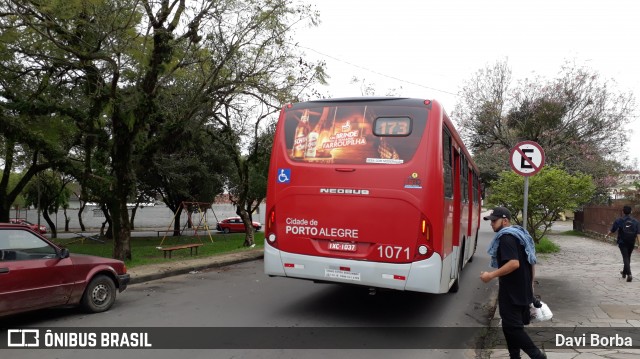 Trevo Transportes Coletivos 1071 na cidade de Porto Alegre, Rio Grande do Sul, Brasil, por Davi Borba. Número da foto: #6184408.