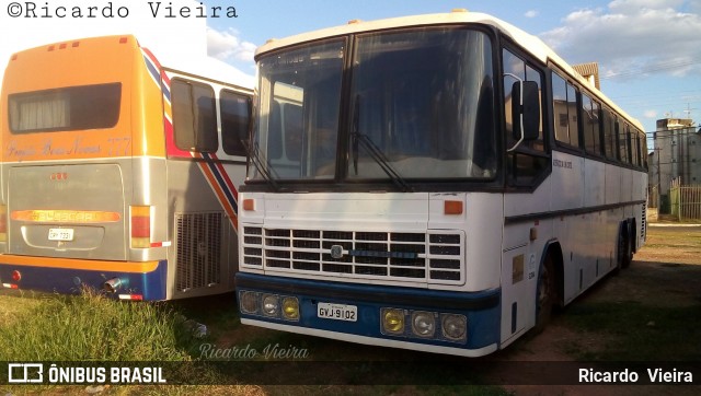 Ônibus Particulares 9102 na cidade de Santa Maria, Distrito Federal, Brasil, por Ricardo Vieira. Número da foto: #6187687.
