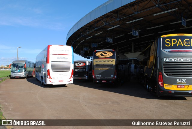 Auto Viação Catarinense 3714 na cidade de Campo Mourão, Paraná, Brasil, por Guilherme Esteves Peruzzi. Número da foto: #6188466.