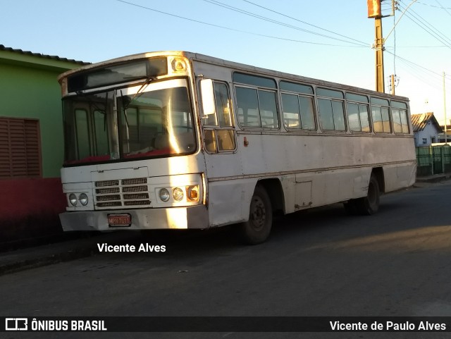 Ônibus Particulares 7811 na cidade de Santo Antônio do Monte, Minas Gerais, Brasil, por Vicente de Paulo Alves. ID da foto: 6147434.